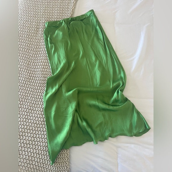 NWT Massimo Dutti Long Green Satin skirt US L - Picture 5 of 9